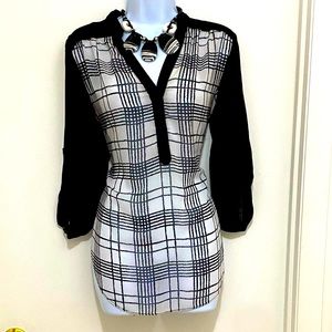 Maurices NWOT Sheer blouse M bell type sleeve with button loop 🖤🤍🖤